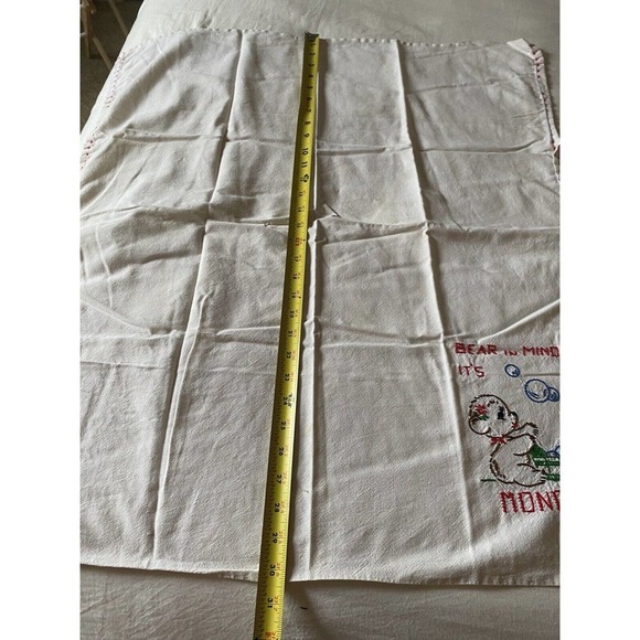 Vtg Embroidered Tea Towel Linen Monday Day of the Week Bear Bubble Bath MCM - Picture 6 of 8